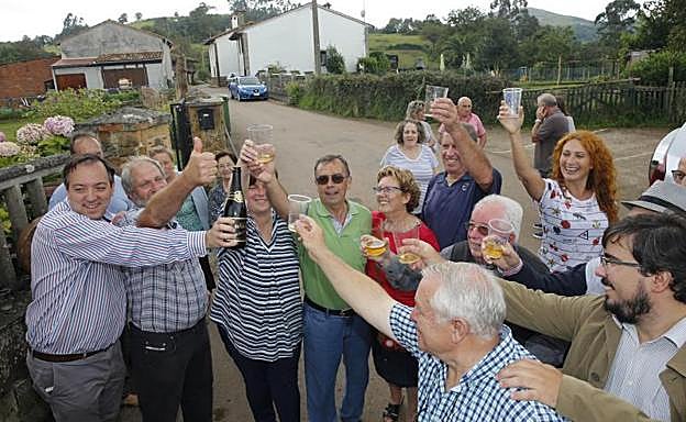 Poreñu celebraba ayer la concesión del Premio Princesa de Asturias al Pueblo Ejemplar. 