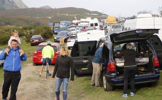 Numerosas personas esperarán en el alto acampados la llegada del pelotón.