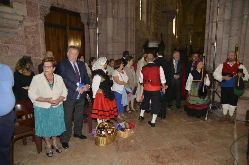 Asturias rinde honores a la Santina