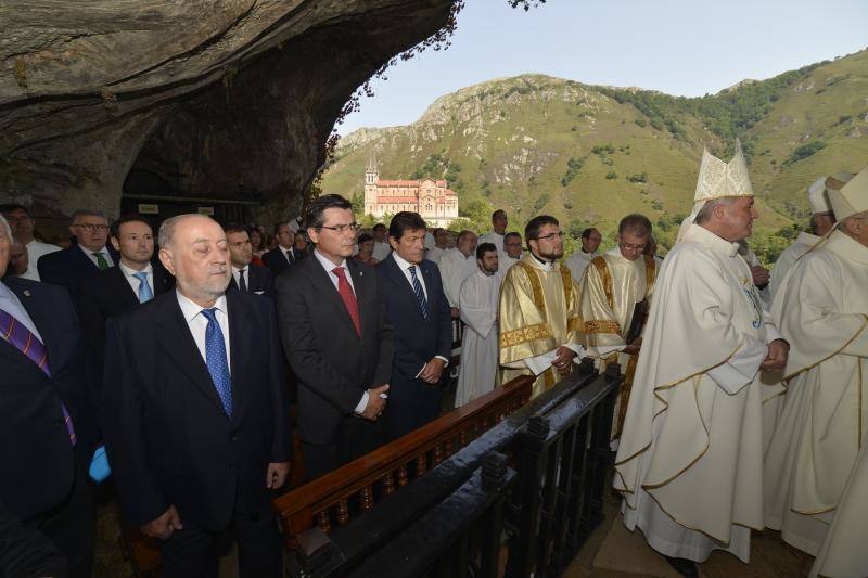 Asturias rinde honores a la Santina