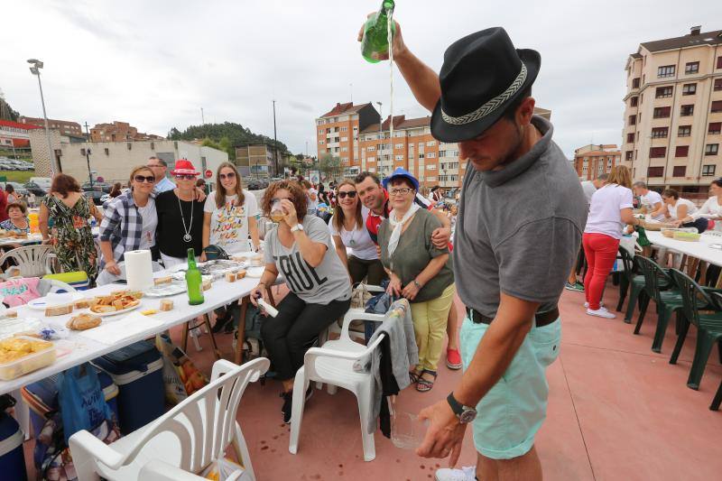 ¿Estuviste en la comida en la calle de Corvera? ¡Búscate!