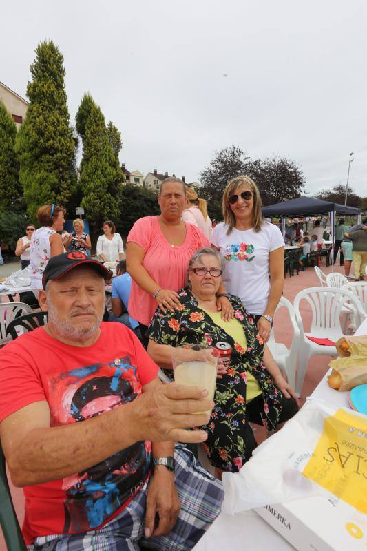 ¿Estuviste en la comida en la calle de Corvera? ¡Búscate!