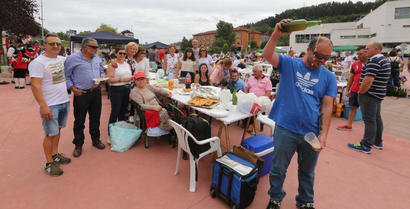 ¿Estuviste en la comida en la calle de Corvera? ¡Búscate!