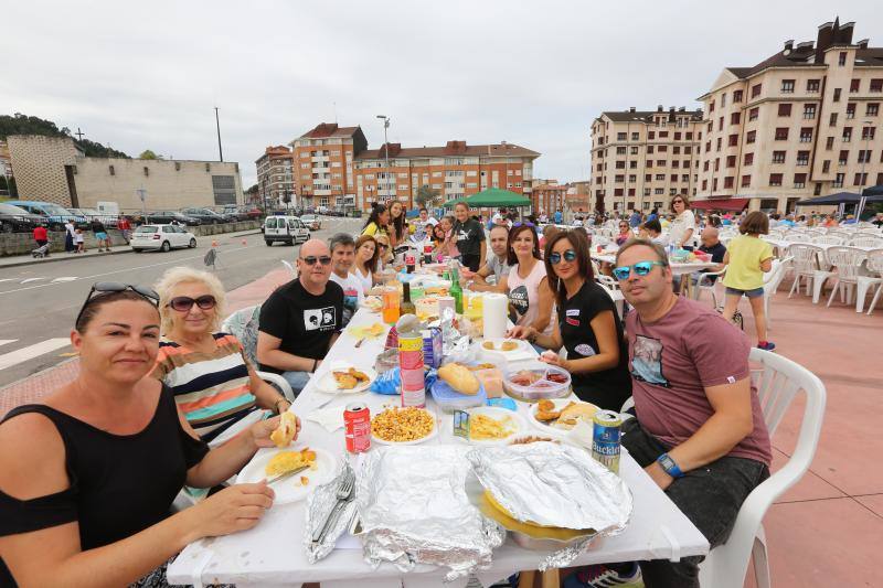 ¿Estuviste en la comida en la calle de Corvera? ¡Búscate!