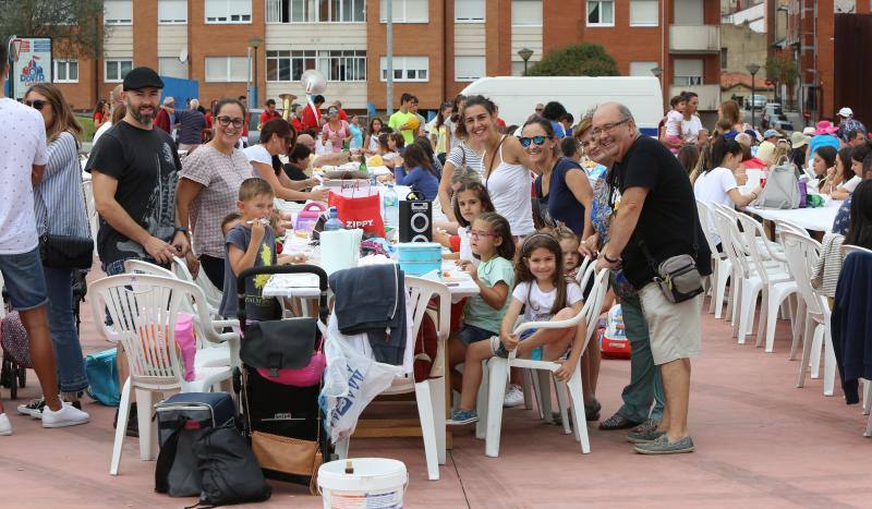 ¿Estuviste en la comida en la calle de Corvera? ¡Búscate!