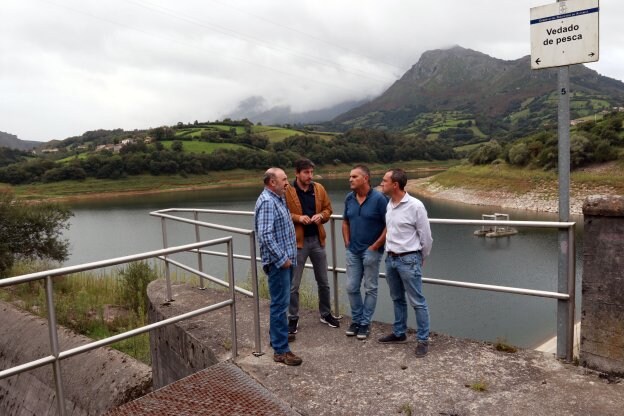 Misael Rodríguez e Ignacio Fernández, con 'Mino' y Zapico. 