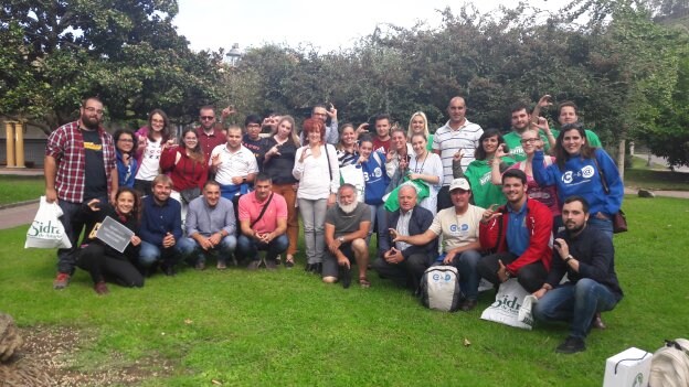 Los participantes en el proyecto junto con los emprendedores invitados se reunieron y celebraron una comida en Villaviciosa. 