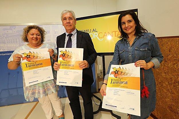 Montserrat Machicado, Fernando Padilla y Yolanda Alonso, ayer durante la presentación de la gala. 