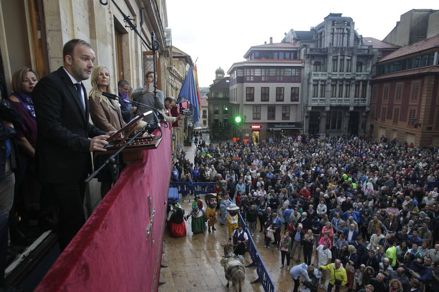 El periodista británico dedica su intervención a Oviedo, la gente y el fútbol del Tartiere