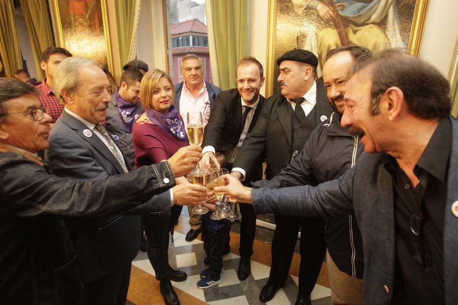 El periodista británico dedica su intervención a Oviedo, la gente y el fútbol del Tartiere