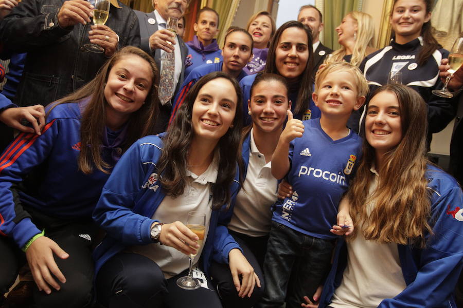 El periodista británico dedica su intervención a Oviedo, la gente y el fútbol del Tartiere