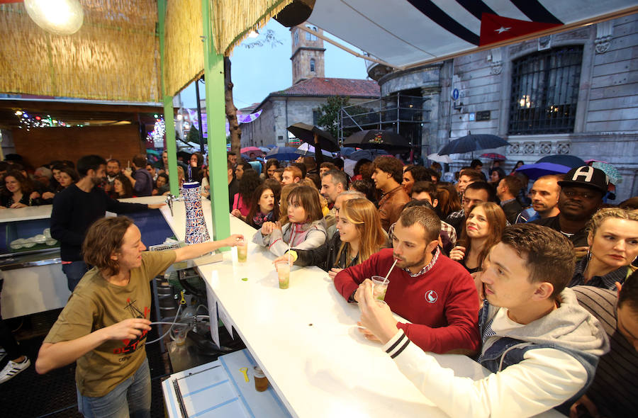 Oviedo brinda en los chiringuitos por San Mateo