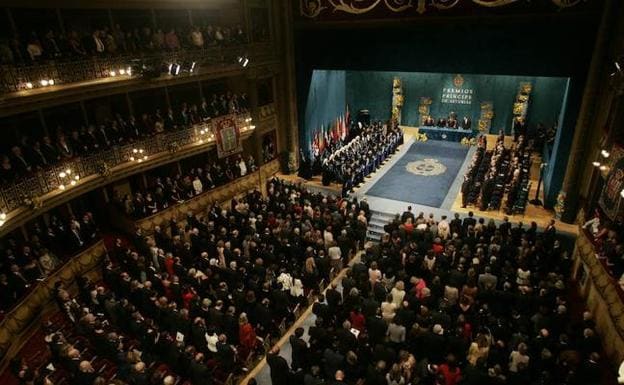 Una de las entregas de los Premios Princesa en el teatro Campoamor 