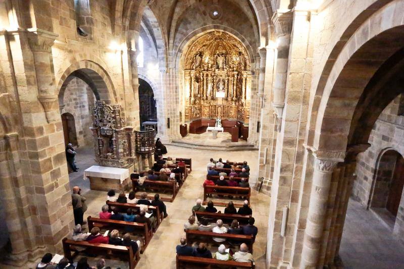 Misa de gaitas en Santa María de Valdediós
