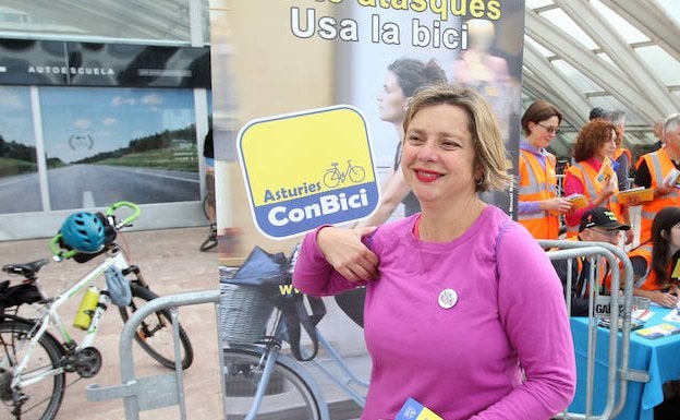 La vicealcaldesa, apoyando la marcha ciclista celebrada hoy en Oviedo