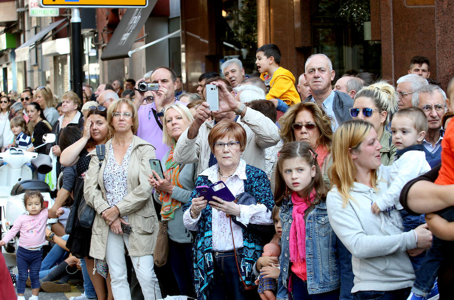 ¿Estuviste en el Desfile del Día de América en Asturias? ¡Búscate!