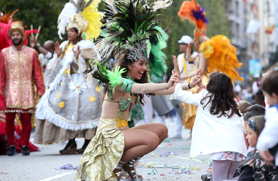¿Estuviste en el Desfile del Día de América en Asturias? ¡Búscate!