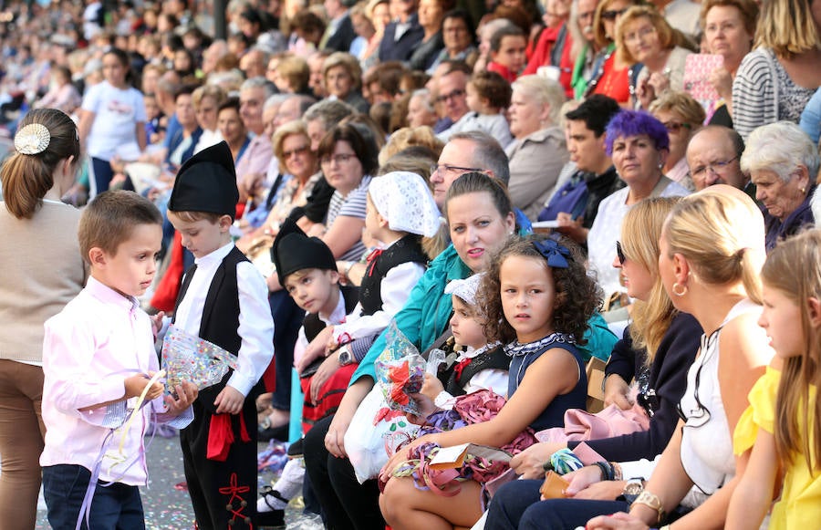 ¿Estuviste en el Desfile del Día de América en Asturias? ¡Búscate!