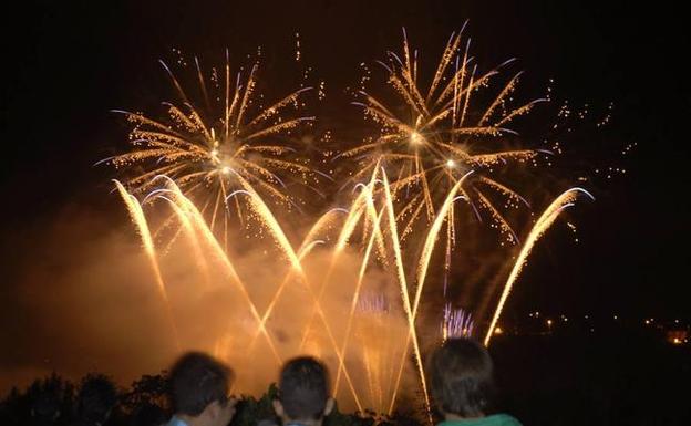 33.500 artificios pirotécnicos iluminarán hoy la noche ovetense