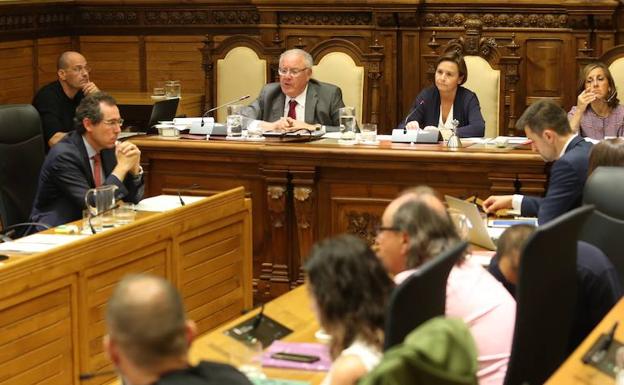 El concejal Fernando Couto, durante la sesión plenaria matinal.