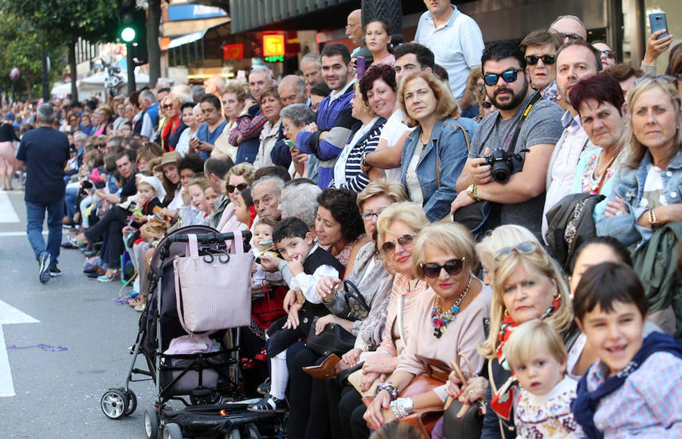 ¿Estuviste en el Desfile del Día de América en Asturias? ¡Búscate!