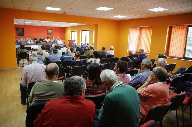 Un momento de la asamblea de la agrupación socialista de San Martín del Rey Aurelio, ayer. 