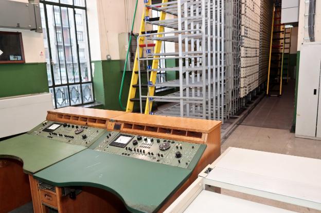 Mesa que se utilizaba para probar las líneas telefónicas. 