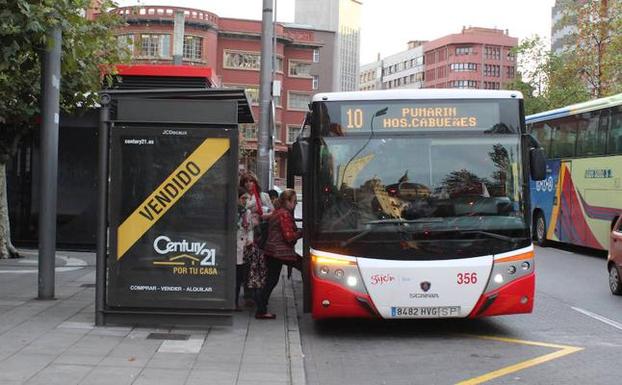 EMTUSA estudiará la propuesta de admitir perros en los autobuses