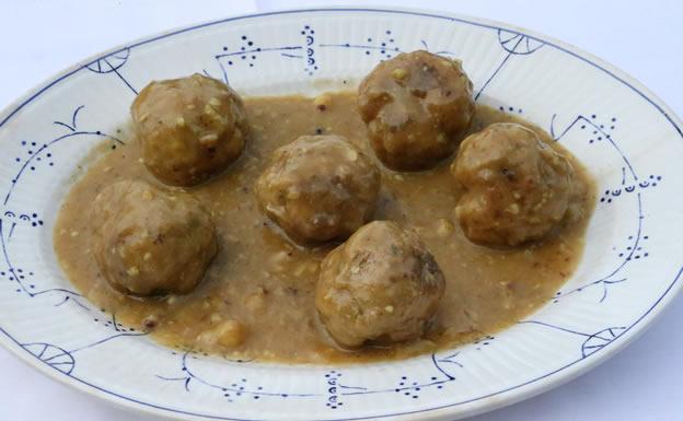 Albóndigas especiadas en salsa de avellana