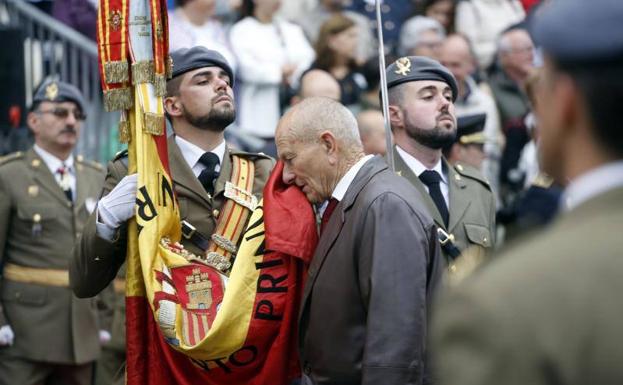 Más de 400 civiles protagonizan la jura de bandera en Pola de Siero