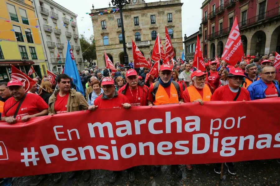 La marcha se ha iniciado esta mañana en la plaza Mayor de Gijón.