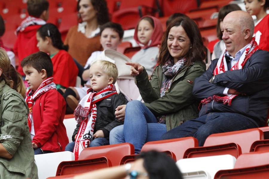 Trabajadores de Caixabank disputan en El Molinón su particular Sporting - Real Oviedo