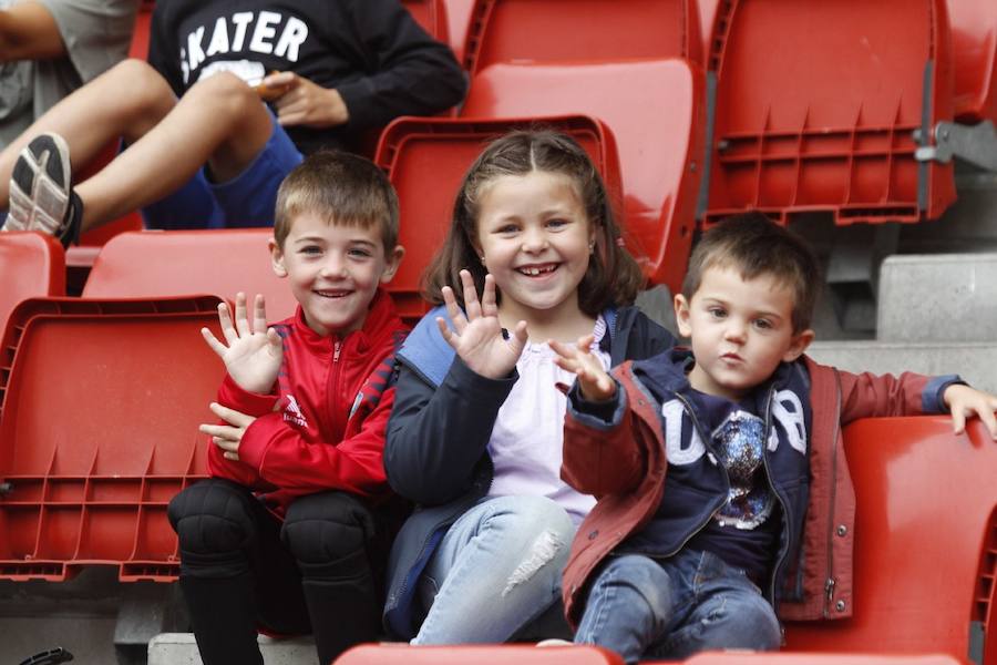 Trabajadores de Caixabank disputan en El Molinón su particular Sporting - Real Oviedo