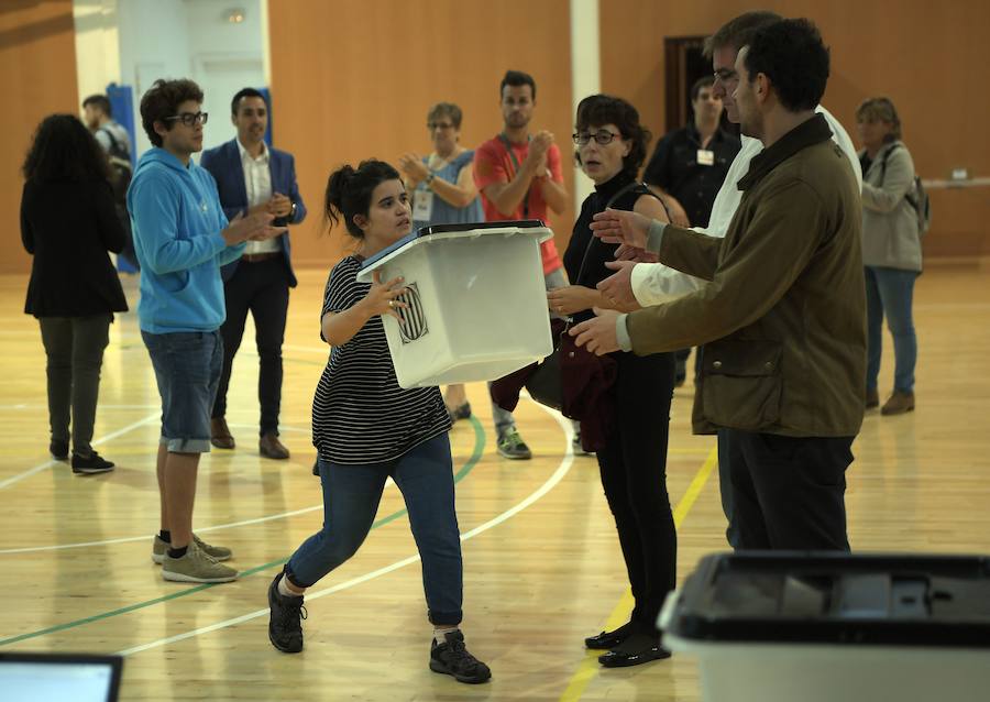 La jornada del 1-O estuvo marcada por una votación caótica y la actuación policial para evitarla