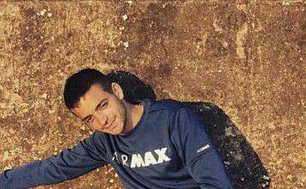 Germán, el joven agredido este verano en Gijón, se recupera en el HUCA. 