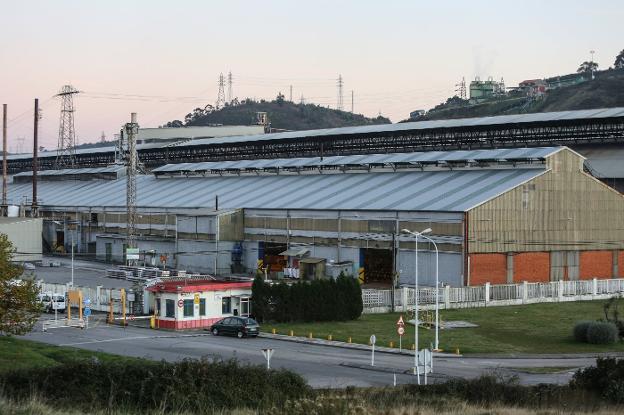 Las instalaciones de Alcoa en Avilés, una de las empresas más expuestas en la comarca al coste de la energía eléctrica. 