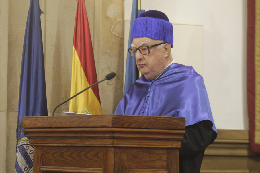 El acto, celebrado esta mañana en el Paraninfo del Edificio Histórico de la Universidad, ha estado presidido por el rector