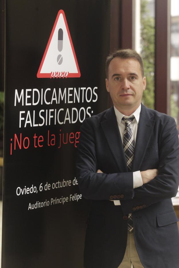 Juan Roces, vicesecretario del Colegio de Farmacéuticos. 