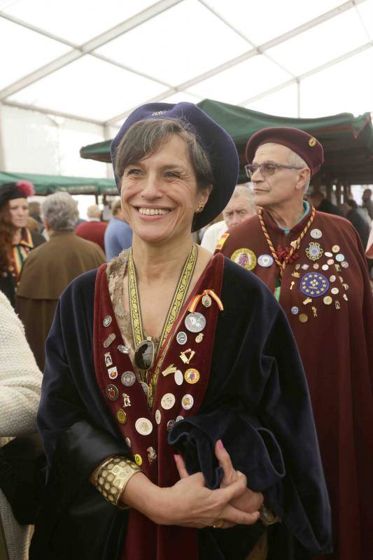 La Cofradía del Gamonéu recibe con honores a los ayuntamiento de Onís y Cangas de Onís