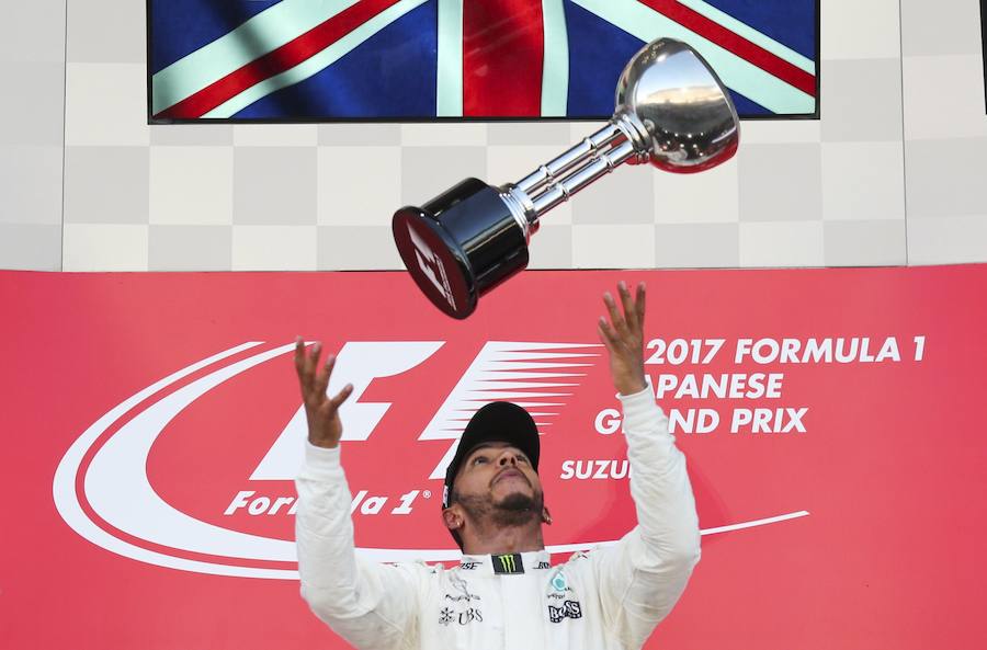 Lewis Hamilton volvió a salir ganador de una carrera de Fórmula 1. El británico, líder de la clasificación se impuso a Max Verstappen y Ricciardo. Vettel, que salió segundo, tuvo que abandonar al igual que el español, Carlos Sainz. Fernando Alonso acabó en la undécima posición.