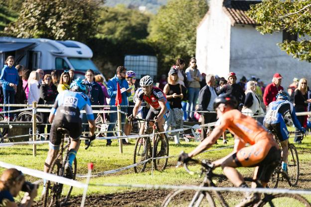 Las bicias toman La Portilla, en Llanes, por el VII Ciclocross
