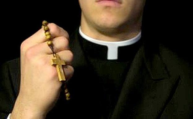 El sacerdote abandonó los hábitos el 5 de octubre.