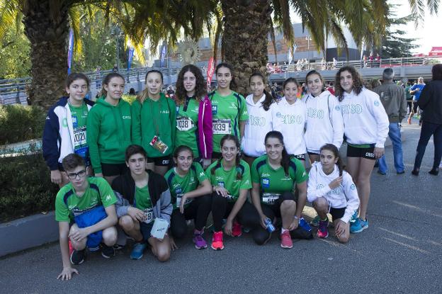 Deportistas de la Escuela de Natación que participaron en la Carrera Santa Olaya-Grupo. 