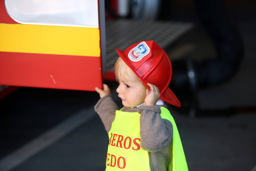 Los bomberos de Oviedo celebran una jornada de puertas abiertas