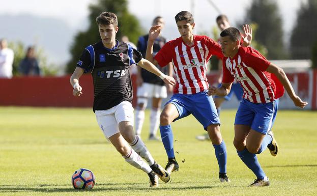 El Sporting juvenil derrota sobre la bocina al TSK Roces