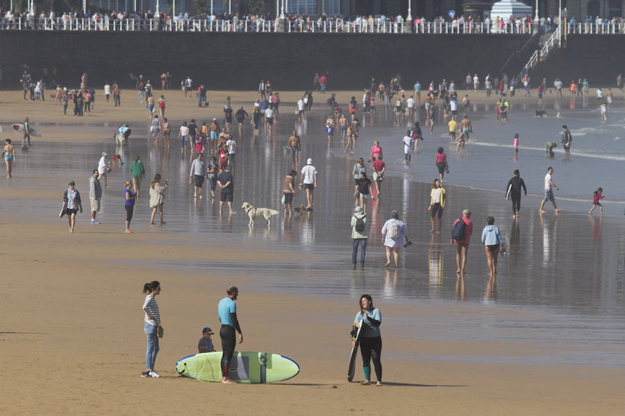 Sol y lleno total en Asturias en el puente del Pilar