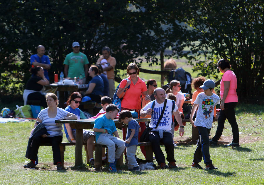 Sol y lleno total en Asturias en el puente del Pilar