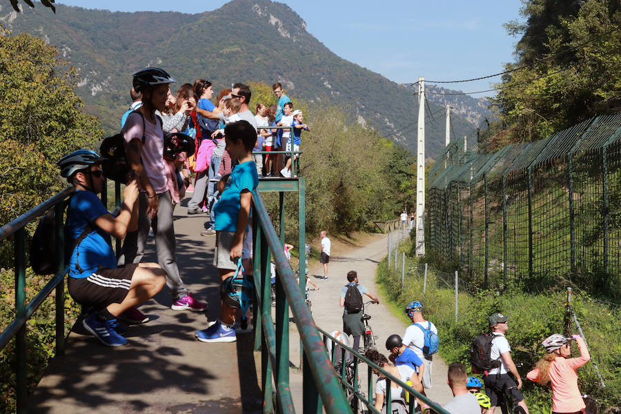 Sol y lleno total en Asturias en el puente del Pilar