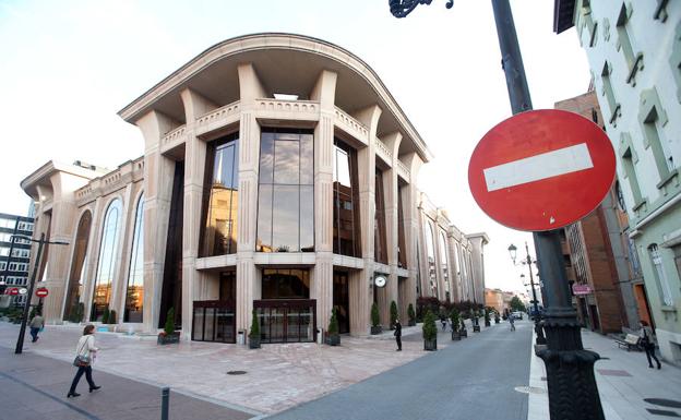 Los bomberos recomiendan cerrar la tercera planta del Auditorio de Oviedo e impiden el uso simultáneo de salas