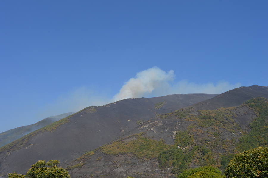 Degaña lucha contra el fuego